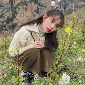 IU visszatér – Jön a „Flower Bookmark 3”